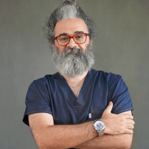 دکتر فرزاد، متخصص ارتوپدی